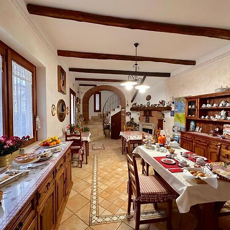 Il Ritrovo Delle Volpi Bed & Breakfast อาเจโรลา ภายนอก รูปภาพ
