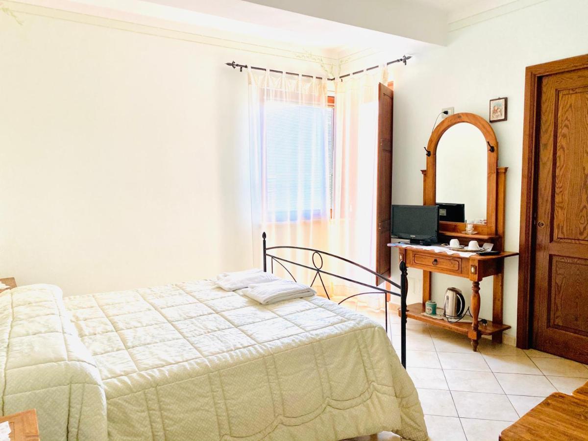 Il Ritrovo Delle Volpi Bed & Breakfast อาเจโรลา ภายนอก รูปภาพ