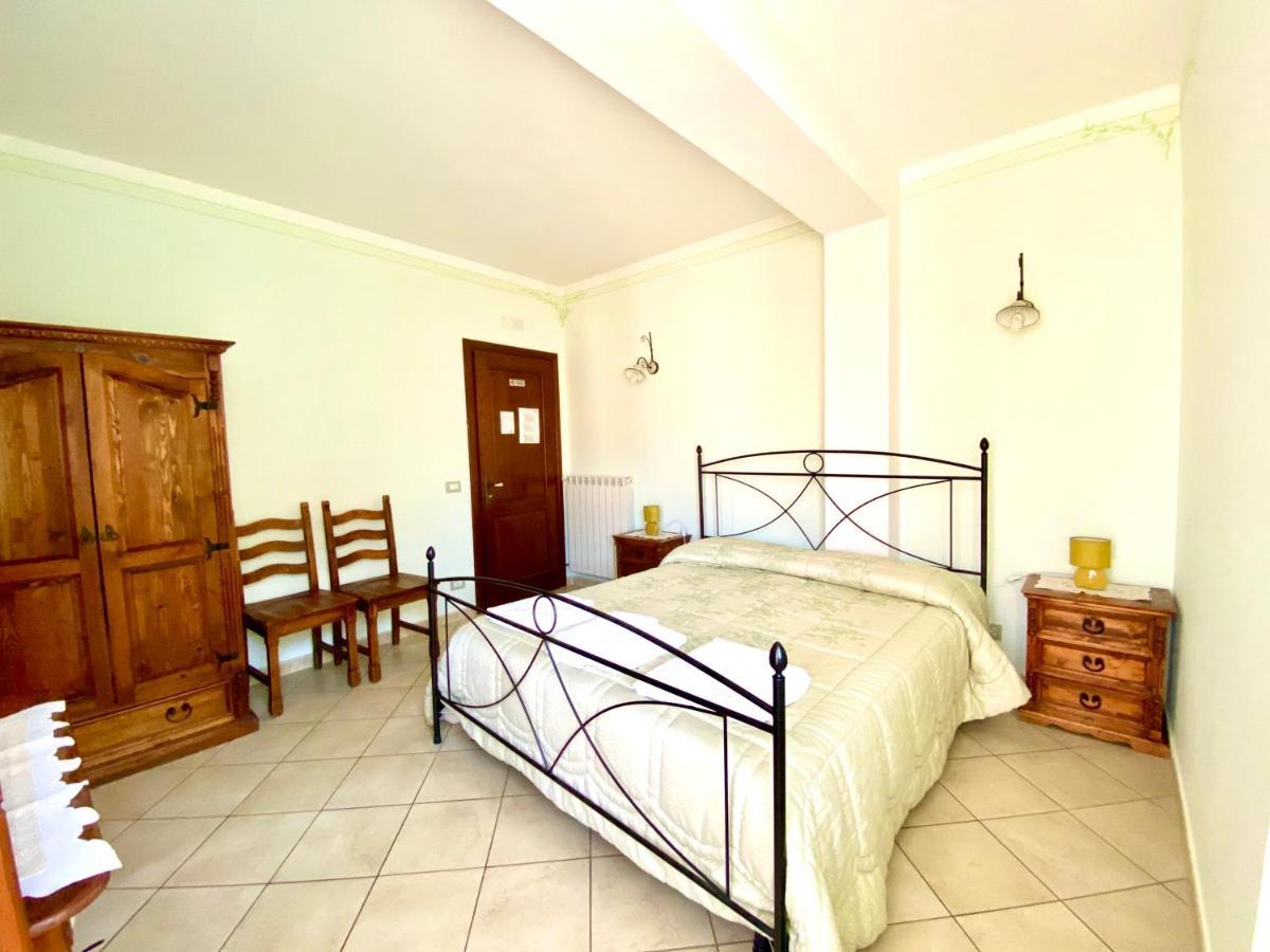 Il Ritrovo Delle Volpi Bed & Breakfast อาเจโรลา ภายนอก รูปภาพ