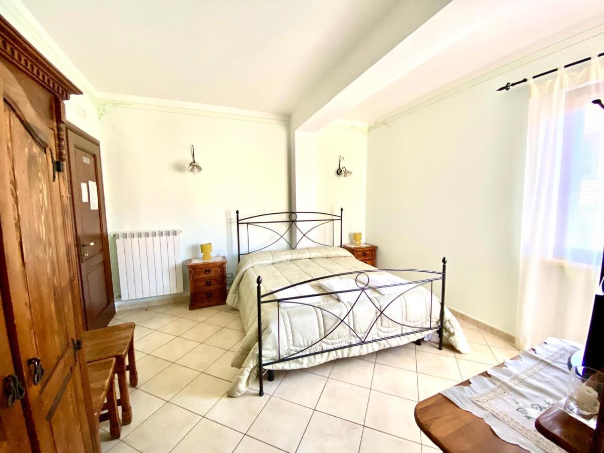 Il Ritrovo Delle Volpi Bed & Breakfast อาเจโรลา ภายนอก รูปภาพ