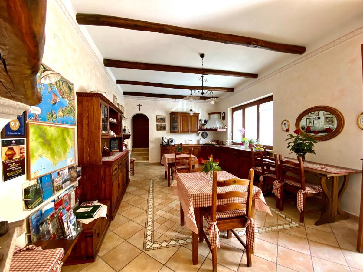 Il Ritrovo Delle Volpi Bed & Breakfast อาเจโรลา ภายนอก รูปภาพ