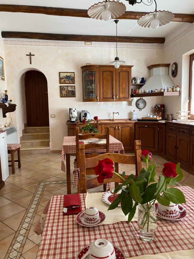 Il Ritrovo Delle Volpi Bed & Breakfast อาเจโรลา ภายนอก รูปภาพ