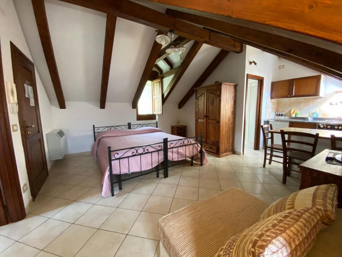 Il Ritrovo Delle Volpi Bed & Breakfast อาเจโรลา ภายนอก รูปภาพ