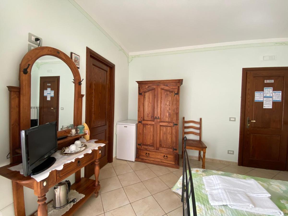 Il Ritrovo Delle Volpi Bed & Breakfast อาเจโรลา ภายนอก รูปภาพ