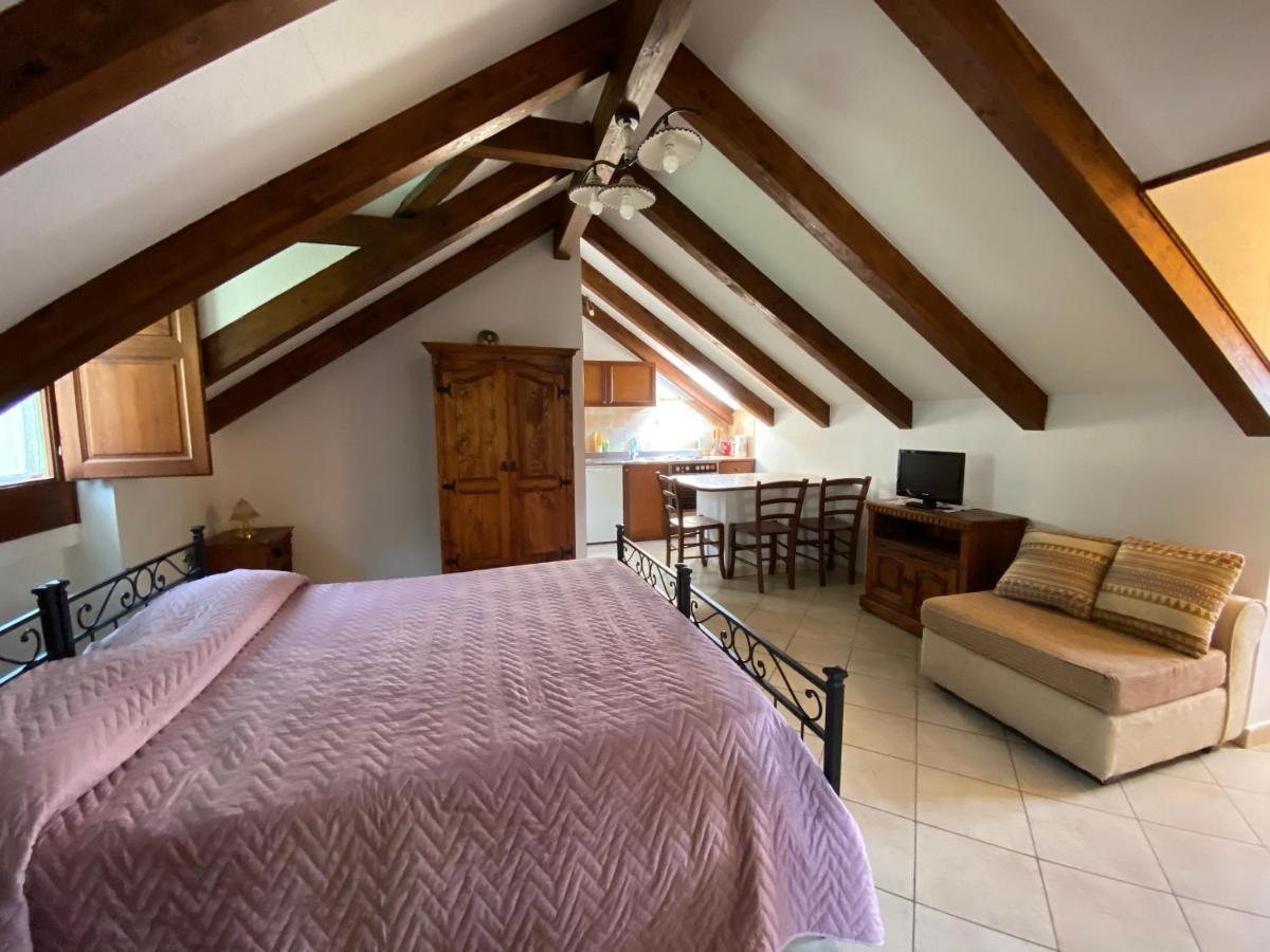 Il Ritrovo Delle Volpi Bed & Breakfast อาเจโรลา ภายนอก รูปภาพ