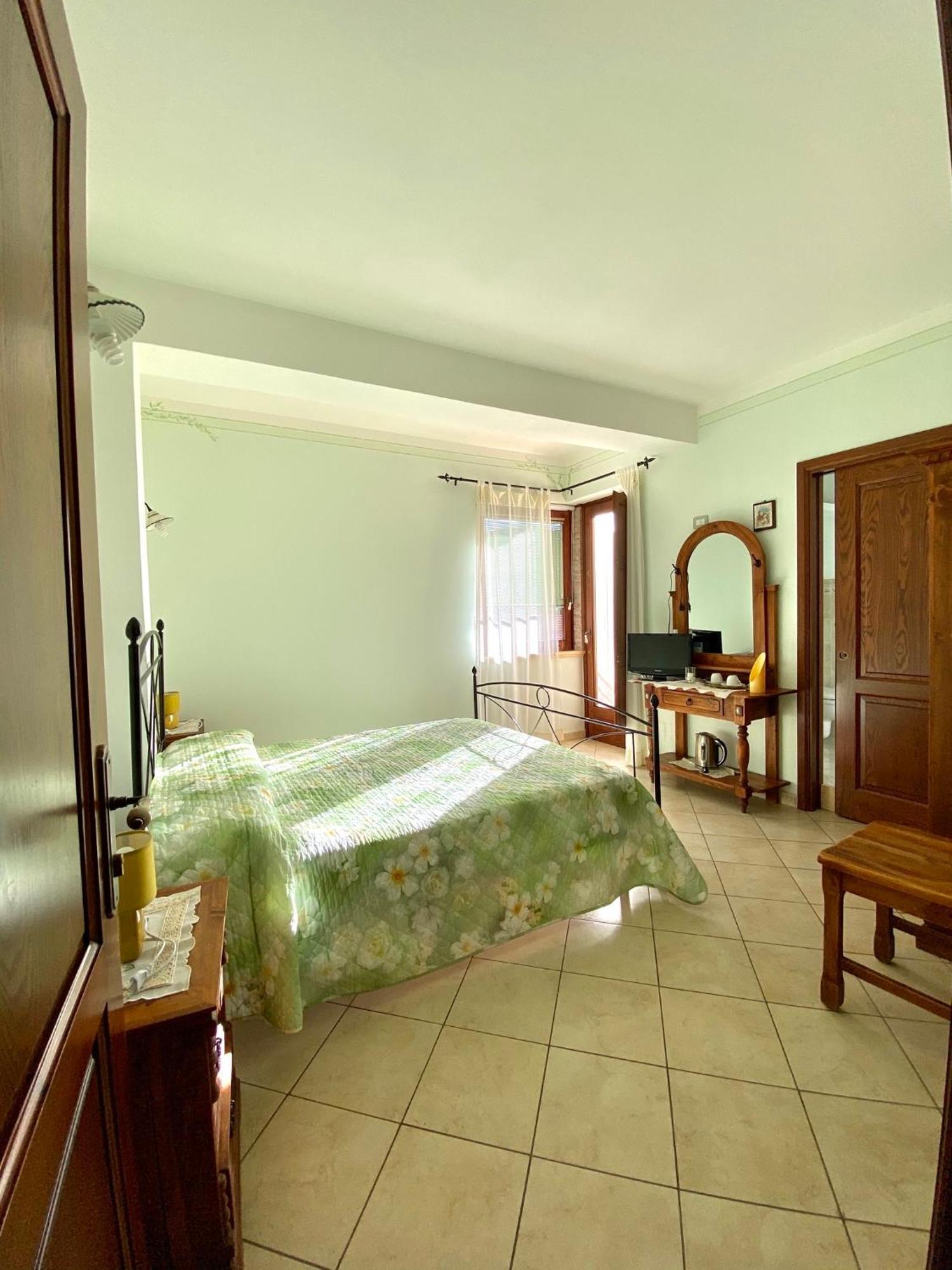 Il Ritrovo Delle Volpi Bed & Breakfast อาเจโรลา ภายนอก รูปภาพ