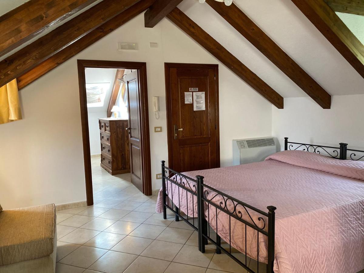 Il Ritrovo Delle Volpi Bed & Breakfast อาเจโรลา ภายนอก รูปภาพ