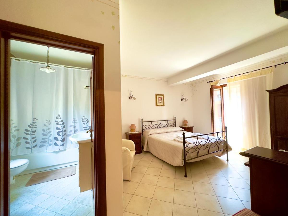 Il Ritrovo Delle Volpi Bed & Breakfast อาเจโรลา ภายนอก รูปภาพ