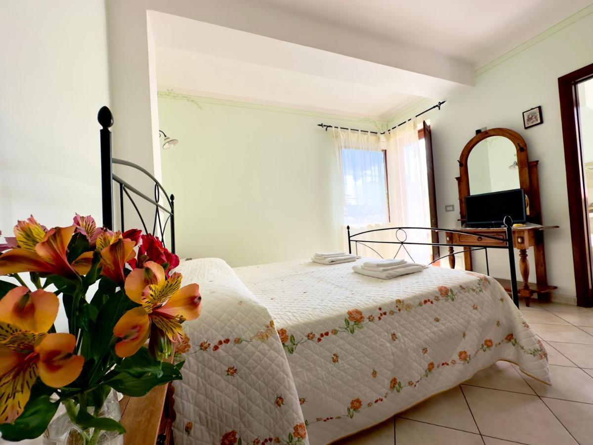 Il Ritrovo Delle Volpi Bed & Breakfast อาเจโรลา ภายนอก รูปภาพ