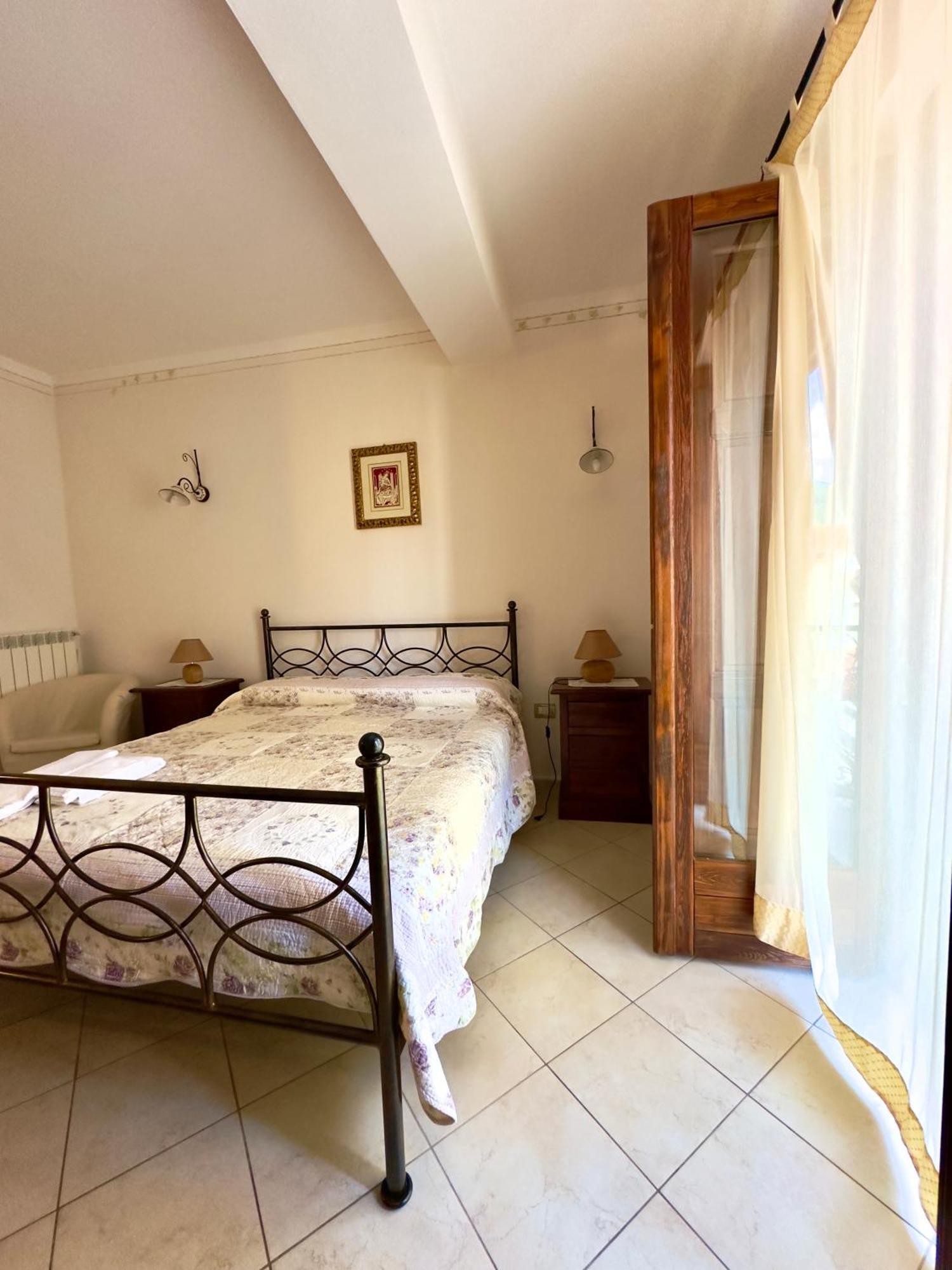 Il Ritrovo Delle Volpi Bed & Breakfast อาเจโรลา ภายนอก รูปภาพ