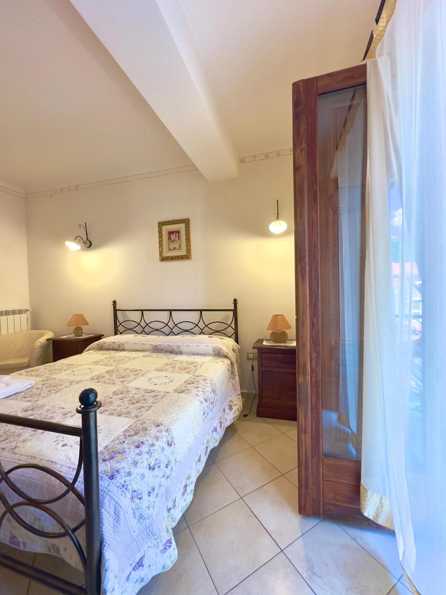 Il Ritrovo Delle Volpi Bed & Breakfast อาเจโรลา ภายนอก รูปภาพ