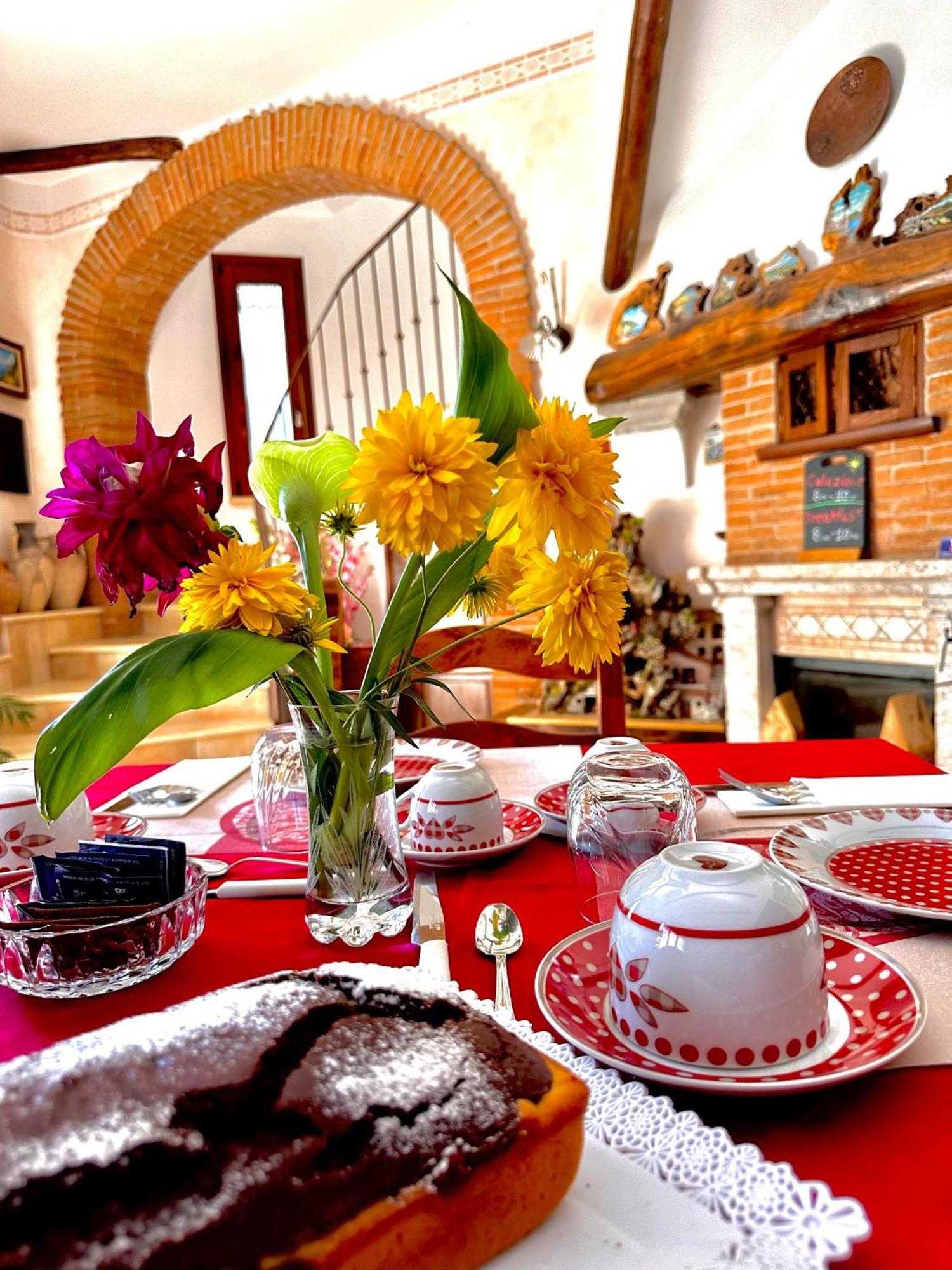Il Ritrovo Delle Volpi Bed & Breakfast อาเจโรลา ภายนอก รูปภาพ