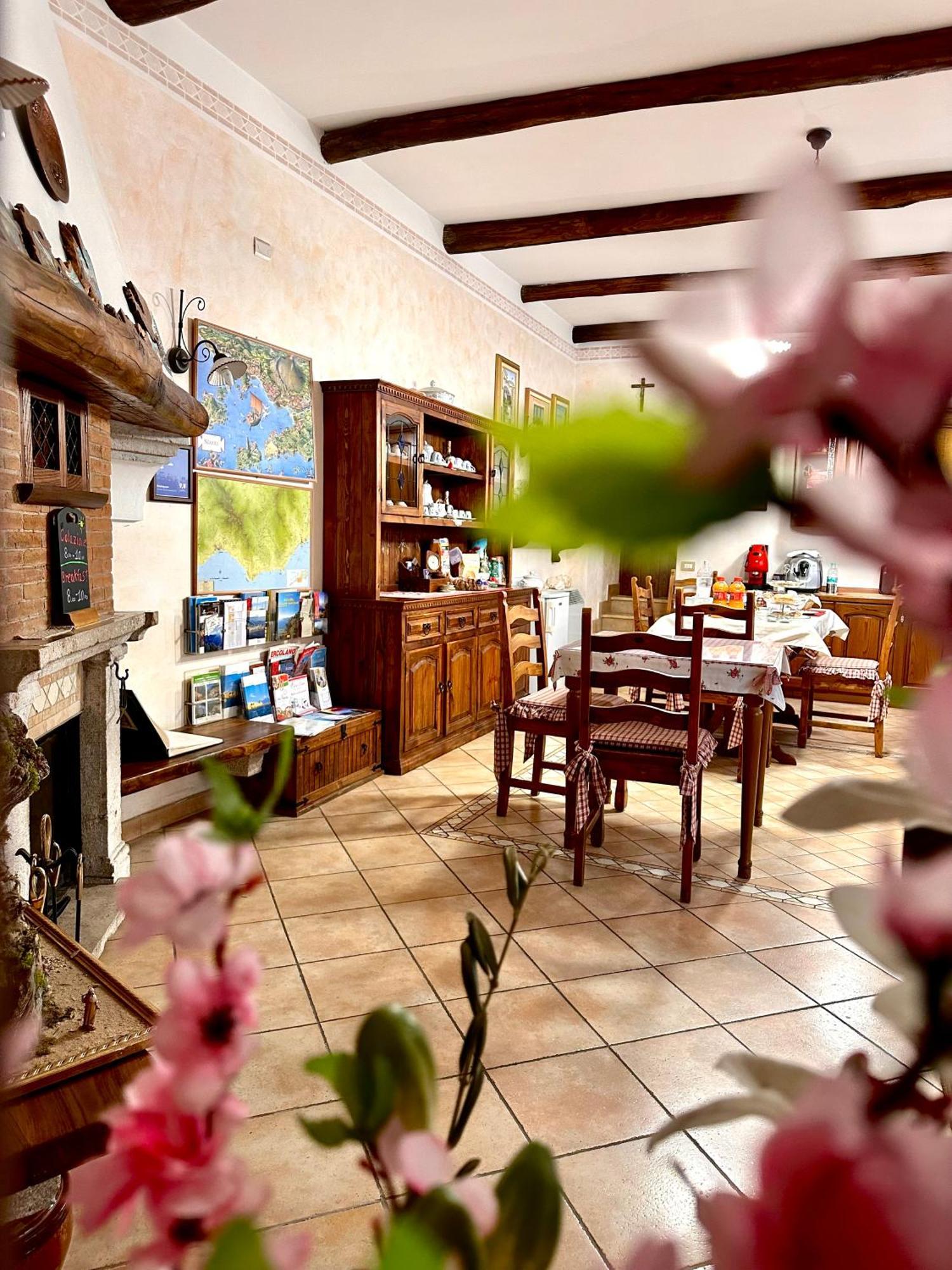 Il Ritrovo Delle Volpi Bed & Breakfast อาเจโรลา ภายนอก รูปภาพ