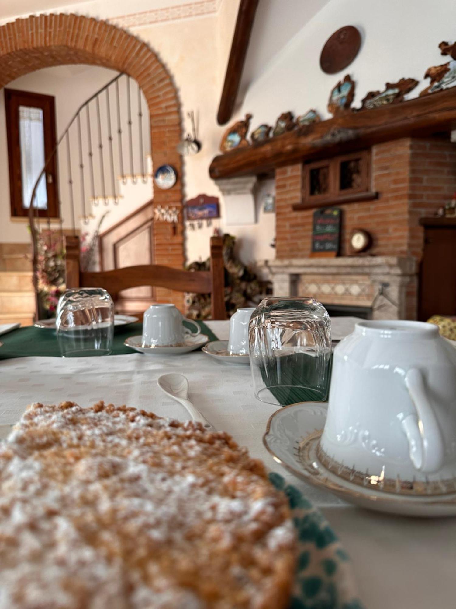 Il Ritrovo Delle Volpi Bed & Breakfast อาเจโรลา ภายนอก รูปภาพ