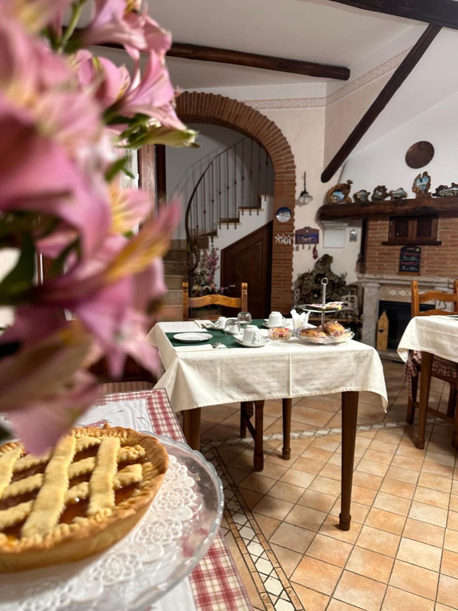 Il Ritrovo Delle Volpi Bed & Breakfast อาเจโรลา ภายนอก รูปภาพ