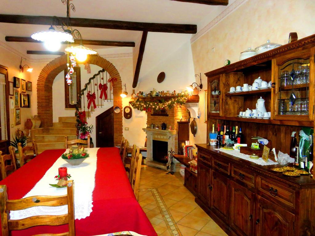Il Ritrovo Delle Volpi Bed & Breakfast อาเจโรลา ภายนอก รูปภาพ